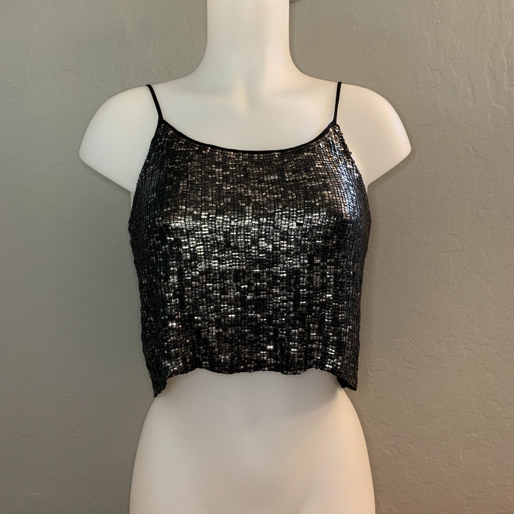 🥳Host Pick🥳 MLV Ozzy Sleeveless Embellished Crop Top